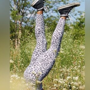 Aerie offline goals 7/8 leopard print high waisted leggings size small